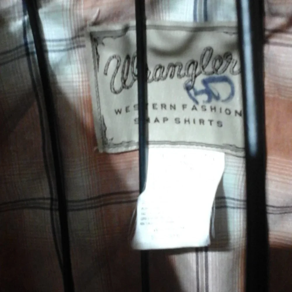 Wrangler long sleeve button up​​ - Picture 3 of 8